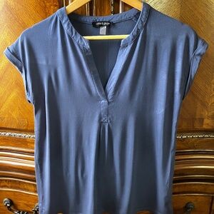 Cable & Gauge Women's Button Detail Back Top in Blue - Size S